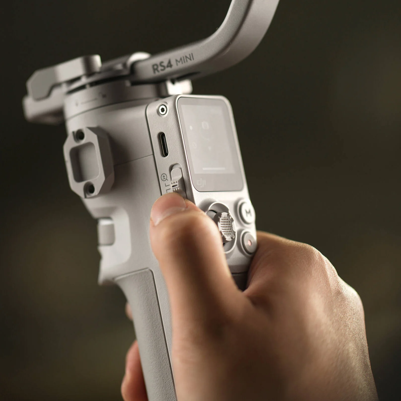DJI RS 4 Mini Gimbal Stabiliser Combo - Image 10
