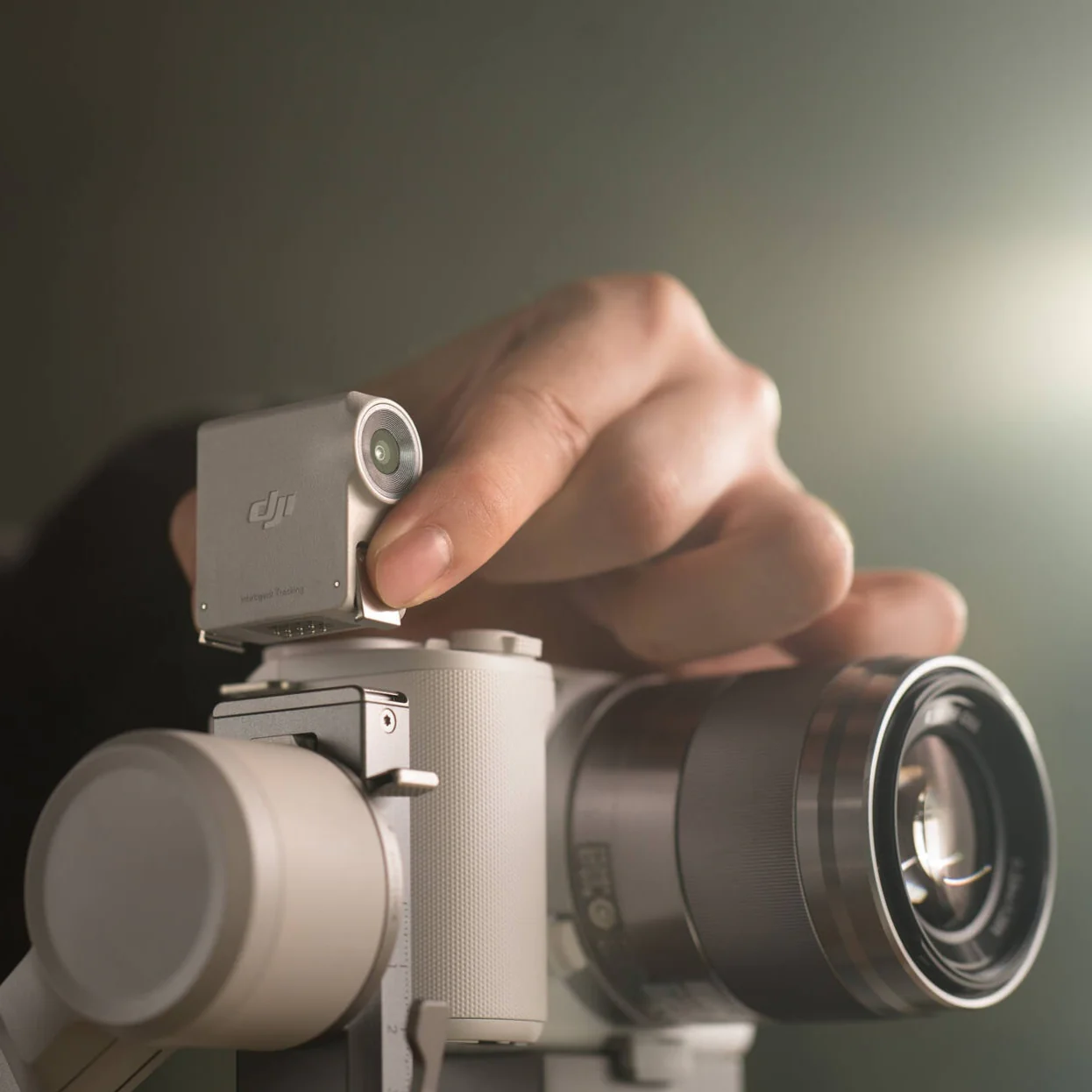 DJI RS 4 Mini Gimbal Stabiliser Combo - Image 8