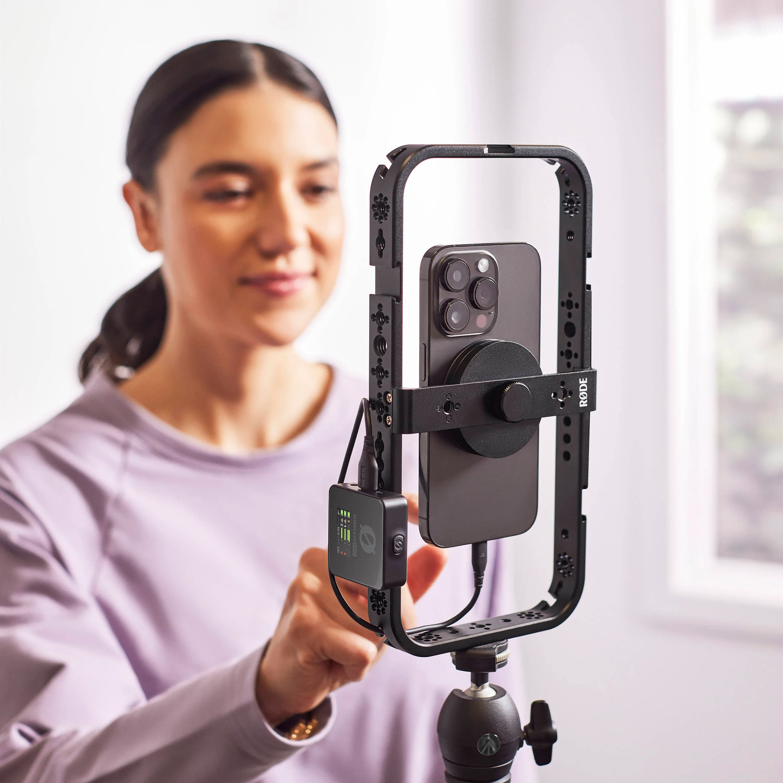 RODE Magnetic Mobile Filmmaking Phone Cage - Image 8