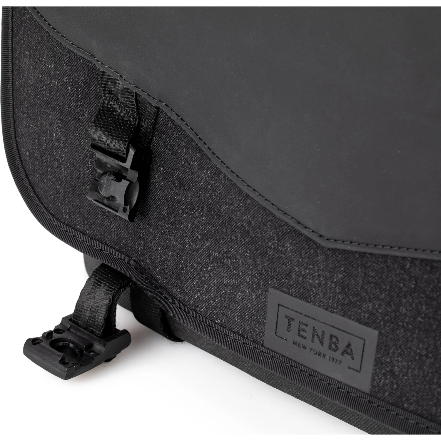 Tenba DNA 16 Pro Camera Messenger Bag (Black) - Image 7